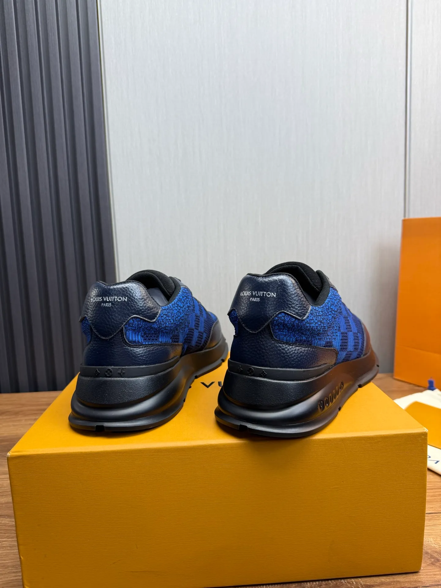Men's shoes 💰640💰 LOUIS VUITTON [Luden Yiwei] The new trendy Lv is on the market 🎁, casual and fashionable men's shoes 👟 The upper is made of high-count and high-density fly weave + cowhide mesh lining, the original wear-resistant rubber outsole, the version is simple and elegant, exclusive for trendy men. 38-45 (45 is custom-made and cannot be returned or exchanged)